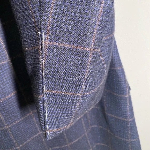 Giorgio Armani Men’s blazer size 58R- blue with brown detail